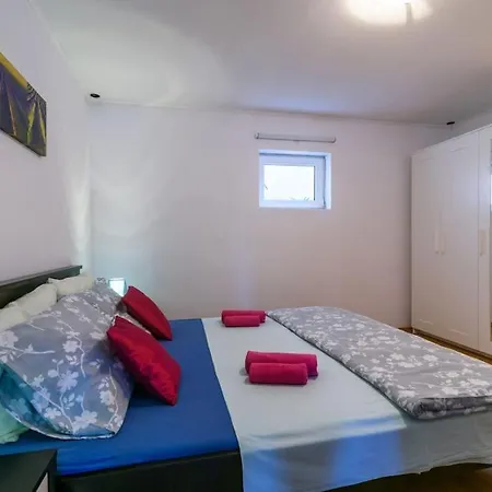 Апартаменти Em Stobrec Croatia *