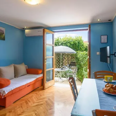 Апартаменти Em Stobrec Croatia