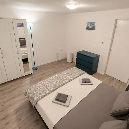 Apartment Em Stobrec Croatia