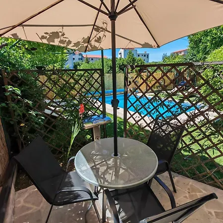 Em Stobrec Croatia Apartment *
